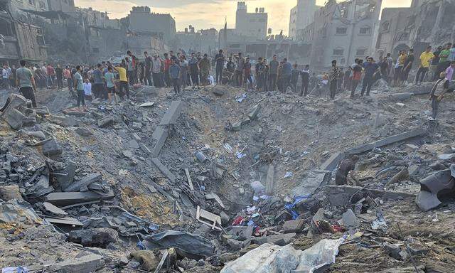 Suche nach Opfern und Überlebenden in Jabalia im Gaza-Streifen.