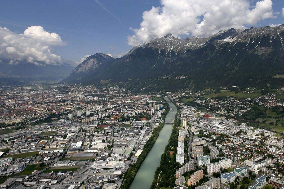 Viele Berge, wenig Platz: In Innsbruck kostet die Parkstunde bereits 1,40 Euro.