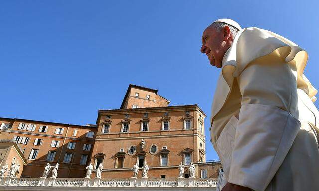 Papst Franziskus bei der wöchentlichen Generalaudienz am Petersplatz in Rom.
