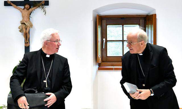 Archivbild. Erzbischof Lackner (li.) löst Kardinal Schönborn als Vorsitzender der österreichischen Bischofskonferenz ab.