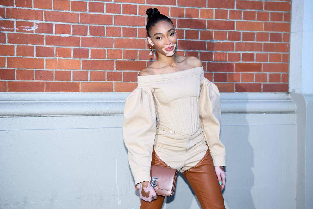 Das kanadische Model Winnie Harlow ließ sich nicht die Burberry-Show entgehen.