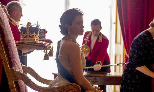 Netflix steckt in eine Staffel der Kultserie „The Crown“ 100 Millionen Pfund, mehr Geld, als die tatsächliche Queen pro Jahr die britischen Steuerzahler kostet.