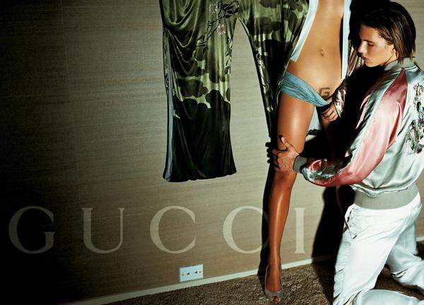 Sehr provokant zeigte sich auch 2003 die Werbung von Gucci, in der das Gucci-Logo im Intimbereich inszeniert wurde. Wie auch bei Sophie Dahls Werbung für Yves Saint Laurent, zeichnete Tom Ford für die Kampagne verantwortlich.