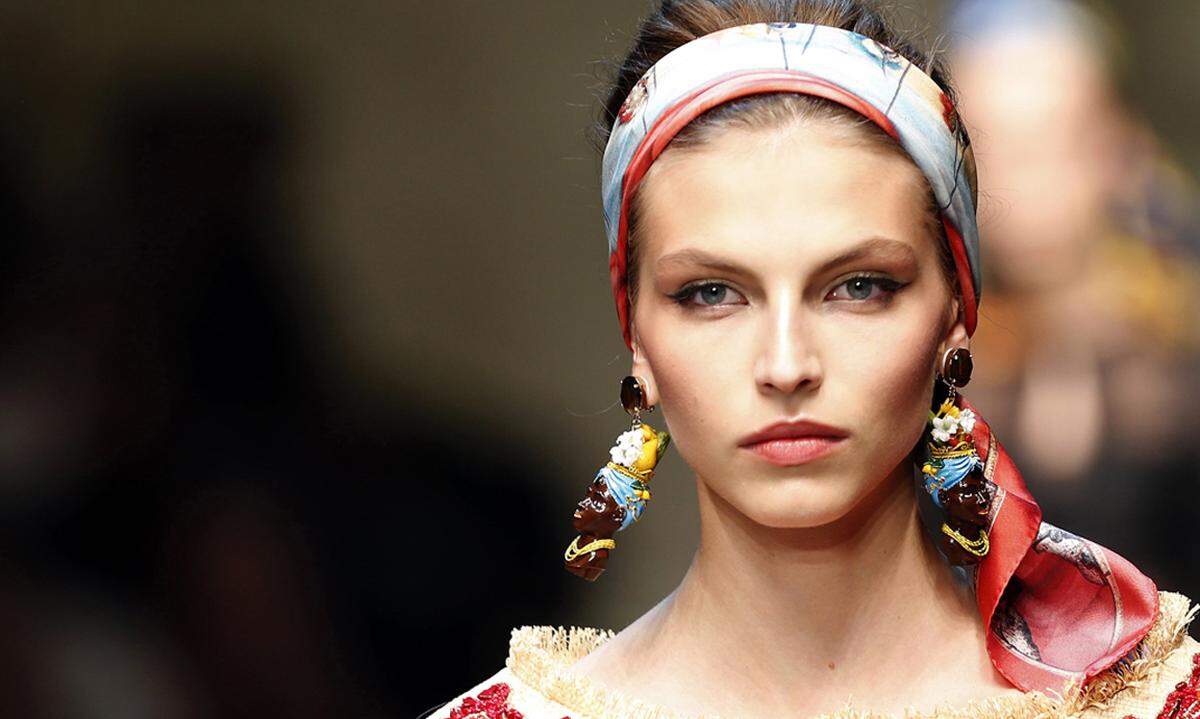 Für Aufregung sorgten auch die Ohrringe  am Laufsteg von Dolce &amp; Gabbana, die von sizilianischen "Mohrenstatuetten" inspiriert wurden.