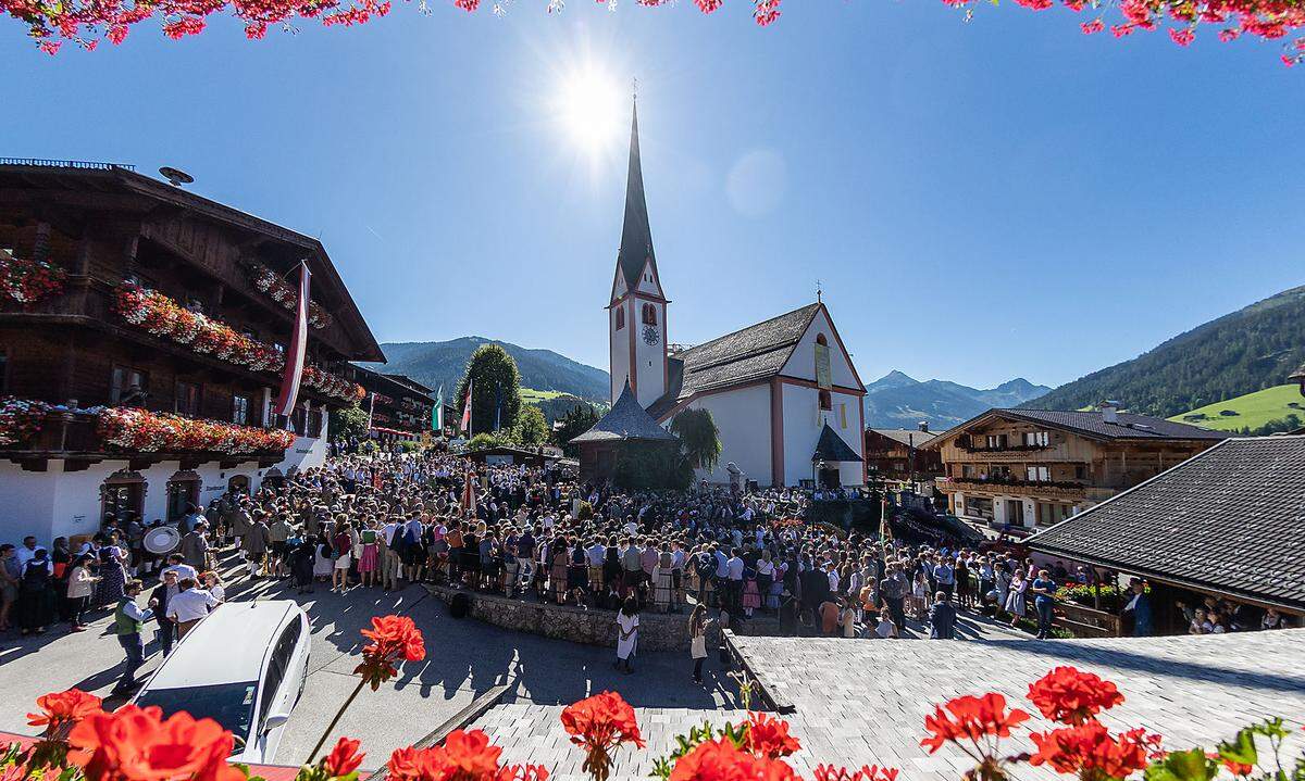 Das Europäische Forum Alpbach wurde am Sonntag im Rahmen des "Tiroltages" feierlich eröffnet. Der traditionelle Festakt am Dorfplatz stand wie immer im Zeichen der Europaregion Tirol - bestehend aus dem Bundesland Tirol, Südtirol und Trentino.