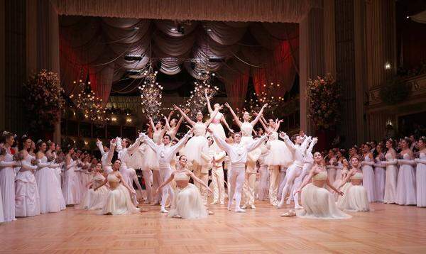 Das Wiener Staatsballett folgte mit einem Accelerationen Walzer und einer Choreografie von Vladimi Malakhov.