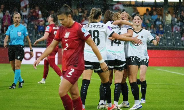 Jubel zum 3:0, im Rahmen des EM-Qualifikations-Spiels der Frauen; 5. Runde zwischen Österreich und Polen in Altach.