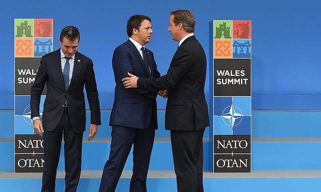Nato-Generalsekretär Rasmussen mit Matteo Renzi und James Cameron.