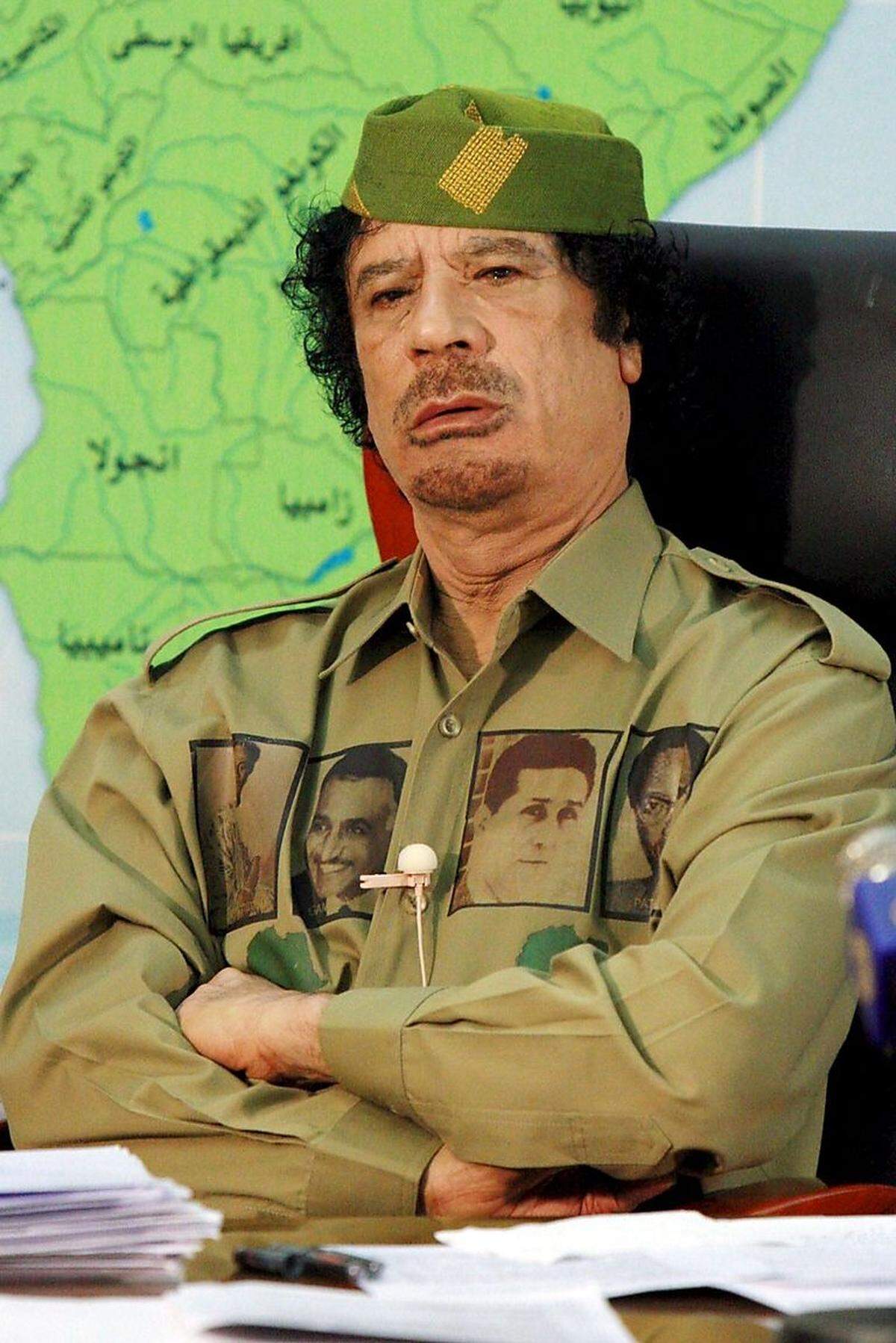 Der Machthaber herrschte fast 42 Jahre lang in Libyen und wurde 2011 mit 69 Jahren nach der Gefangennahme in seiner Heimatstadt Sirte erschossen.