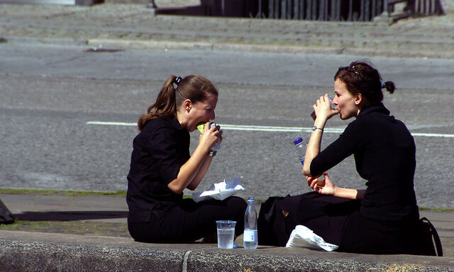 Mittagspause mit Fastfood