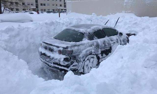 Isländische Stadt stöhnt unter Schneemassen