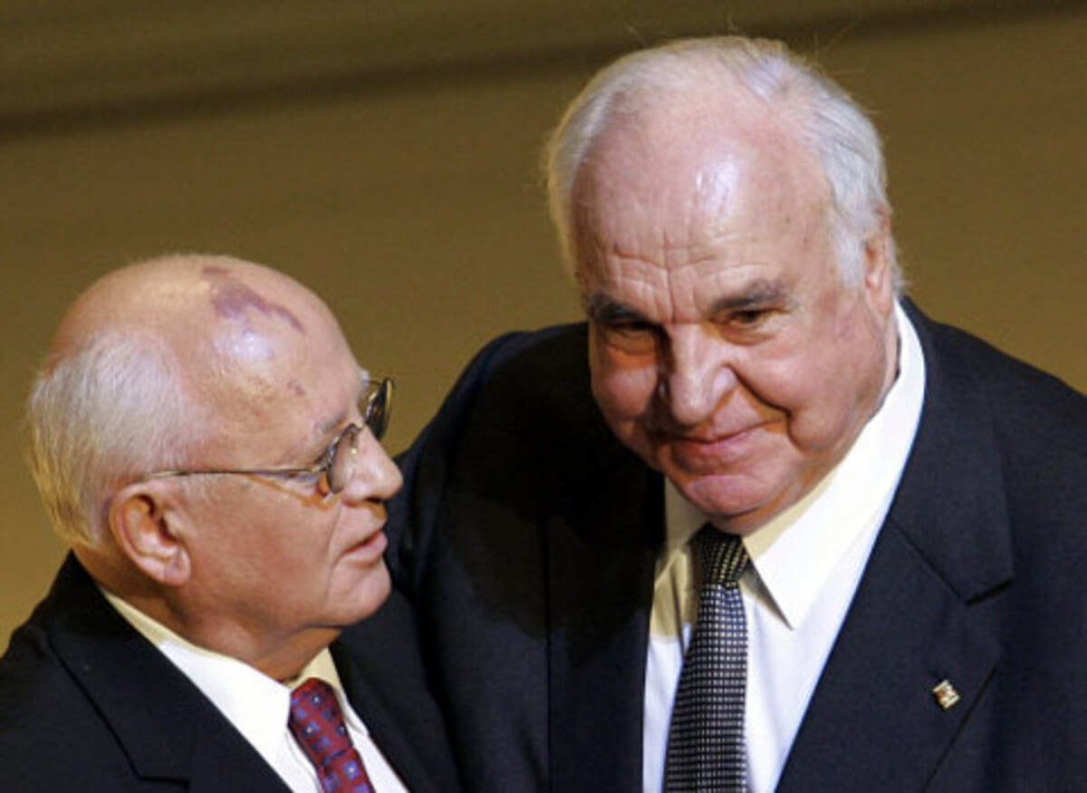 EU-Kommissionspräsident Barroso hat ihn vorgeschlagen, Michael Gorbatschow, selbst einst Friedenspreisträger, hat ihn nominiert, aus der CDU wird heftig Beinarbeit gemacht: Helmut Kohl möge für seine Verdienste für die Einheit Deutschlands und Europas mit dem Nobelpreis ausgezeichnet werden. Text von Hannes Gamillscheg