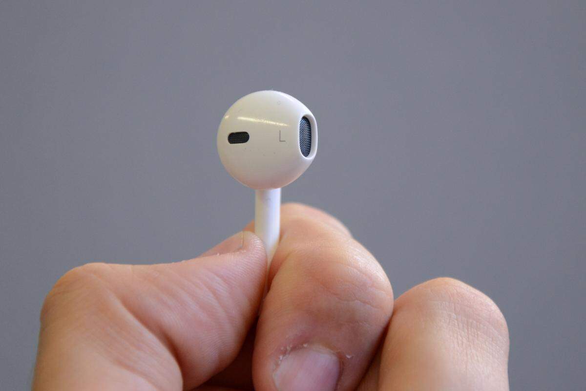 Neu sind auch die Kopfhörer. Apple nennt sie "EarPods" und hat sie komplett neu entwickelt. Das merkt man. Der Klang ist deutlich besser als bei den bisher genutzten Modellen.