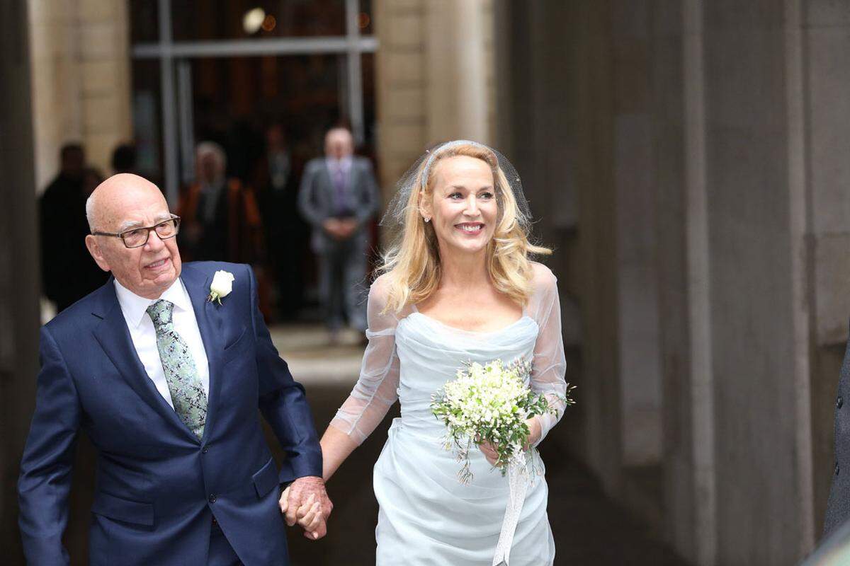 Wenige Monate vor ihrem 60. Geburtstag am 2. Juli hat Hall inzwischen ihre dritte große Liebe geheiratet, den 85 Jahre alten Medienmogul Rupert Murdoch.