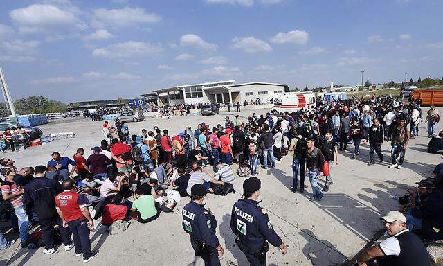 Nickelsdorf stand 2015 lange im Fokus der Flüchtlingskrise. Das Szenario 2015 könnte auch heuer wieder eintreten, wenn auch nicht an der ungarischen Grenze, befürchtet das Heeres-Nachrichtenamt.