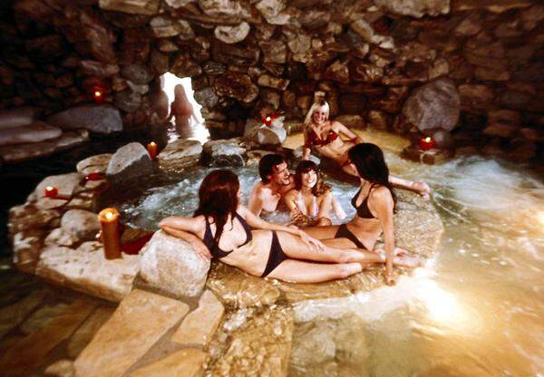 Einen Höhepunkt erreichte das Playboy-Treiben um die Playboy Mansion in den 1970er-Jahren. Die legendäre Liebesgrotte...