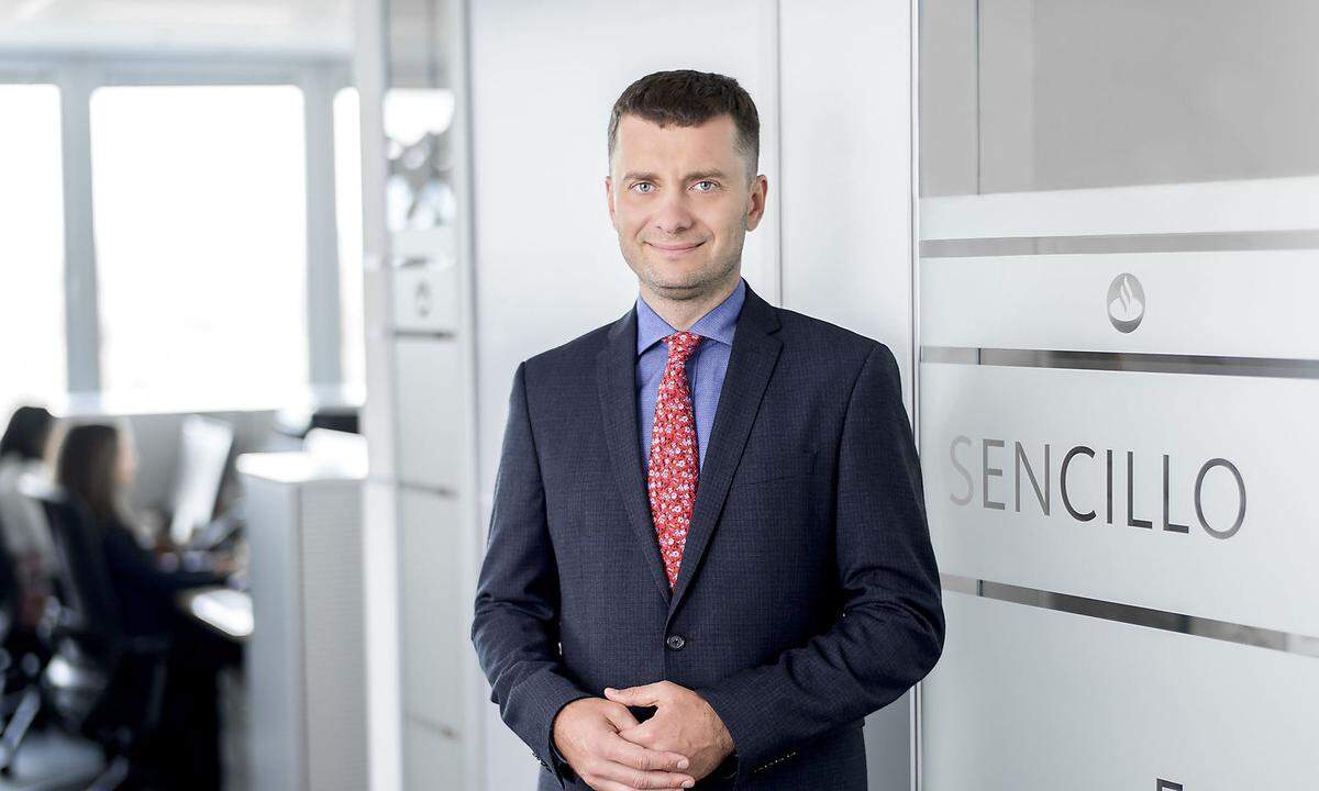 Sebastian Slanda ist seit September 2019 Geschäftsführer der Santander Consumer Bank. Damit ist der 44-Jährige neben seiner Funktion als Chief Risk Officer auch für die Bereiche Finance, Collections sowie Technology &amp; Operations verantwortlich. Schon im Jahr 1999 startete er seine Karriere bei der Santander Gruppe.