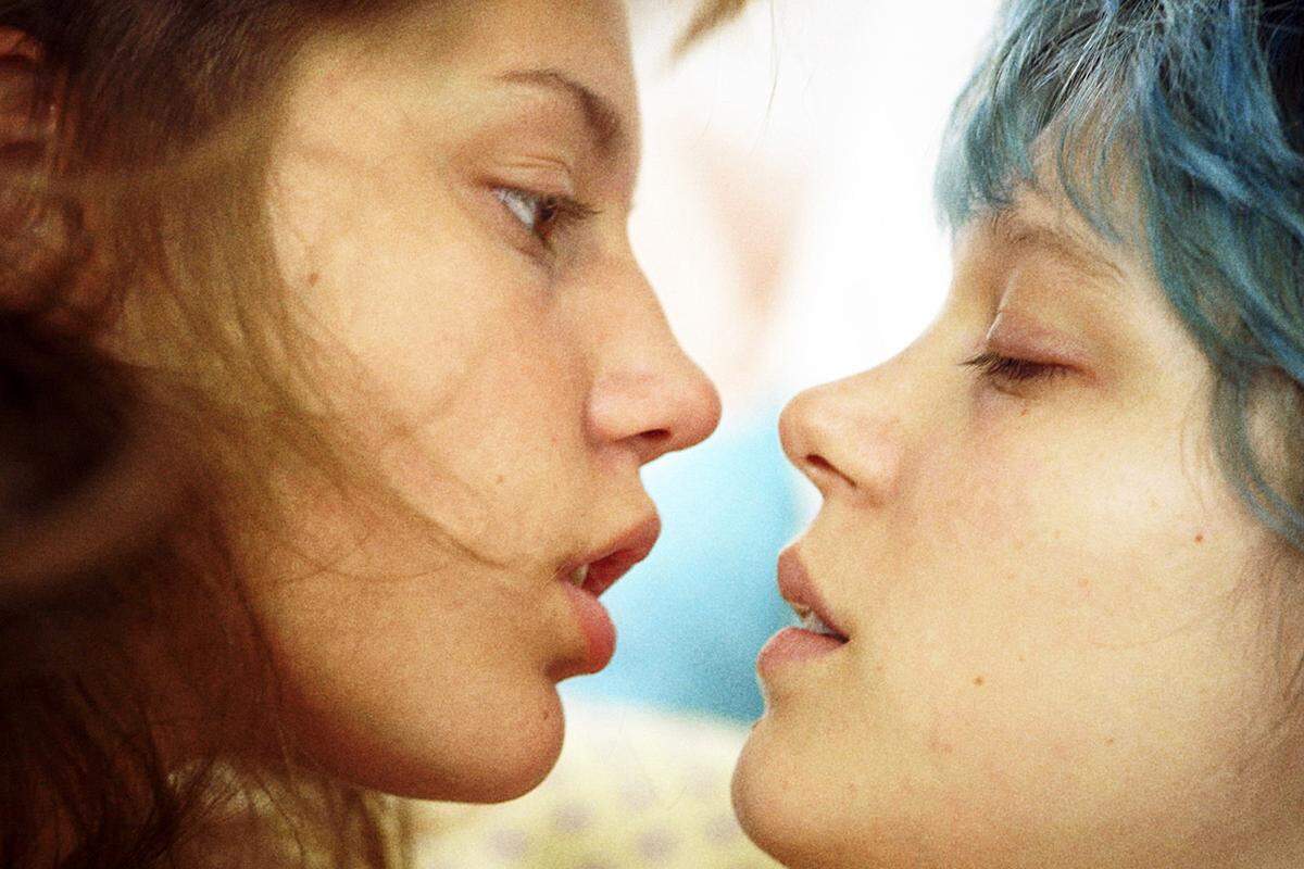 von Abdellatif Kechiche (Frankreich) Umstritten war das lesbische Liebesdrama ''La vie d'Adèle'', das hierzulande unter dem Titel "Blau ist eine warme Farbe" ins Kino. Für Aufruhr sorgten vor allem die langen Sex-Szenen mit den beiden Hauptdarstellerinnen.