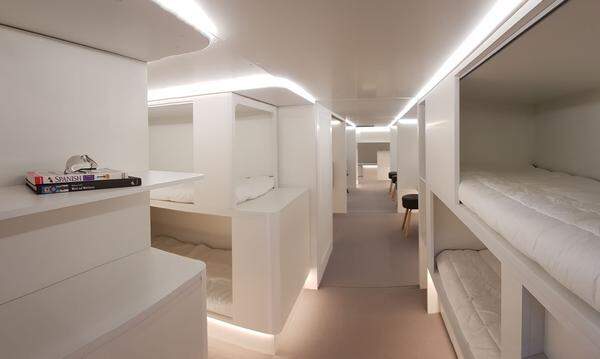 Bei den "Cabin Concepts" schaffte es Airbus mit seinen "Lower Deck Pax Experience Modules" in die engere Auswahl. Momentan wird dieser Raum für Frachtcontainer genutzt, in Zukunft könnten Lounge-Bereiche oder Ruhezonen für Passagiere der Economy Class eingerichtet werden, um Ultra-Langstrecken-Routen angenehmer zu gestalten.