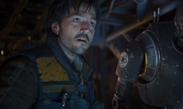 L to R Cassian Andor Diego Luna and K 2SO Alan Tudyk RELEASE DATE December 16 2016 TITLE R