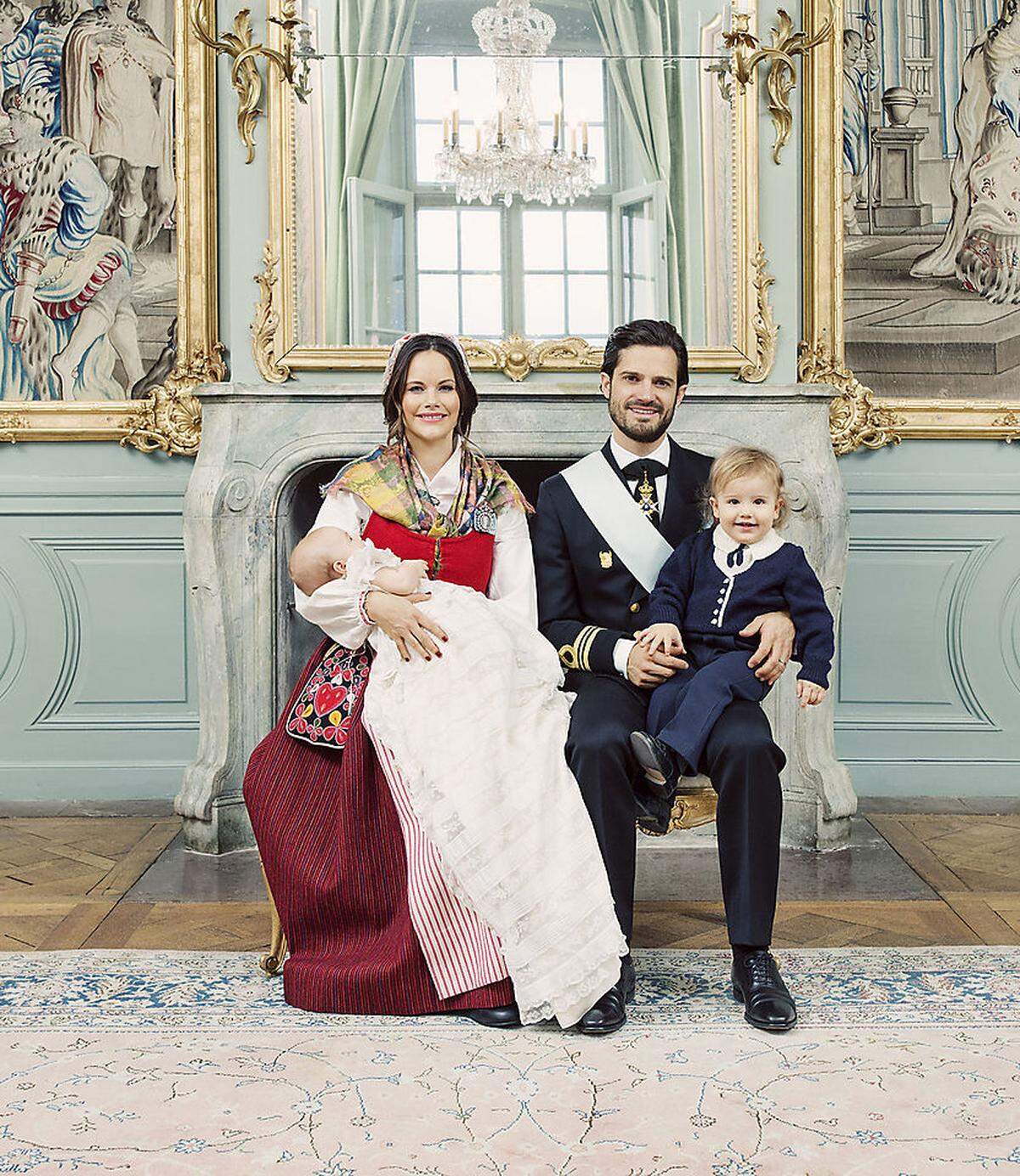 2017 - nur ein Jahr nach der Geburt ihres ersten Kindes Prinz Alexander - hatte der Königshof die zweite Schwangerschaft der Prinzessin verkündet. Im August kam dann Prinz Gabriel zur Welt, im Dezember wurde er getauft. Wenn die Familie in dem Tempo weitermacht, dürfte man eher früher als später mit Neuigkeiten rechnen.