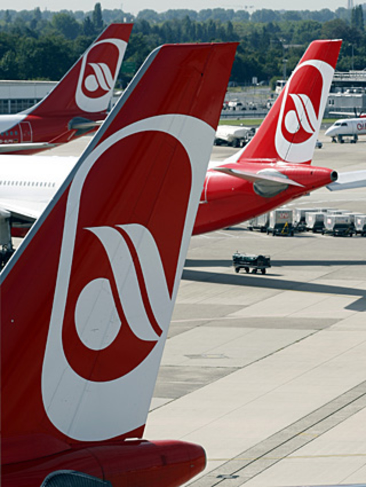 Entgegen ihrem Ruf als "Billigflieger" ist auch die Air Berlin an der Spitze des Rankings. 1979 zum ersten Mal gestartet, kam seitdem kein Passagier der Fluglinie zu Schaden.