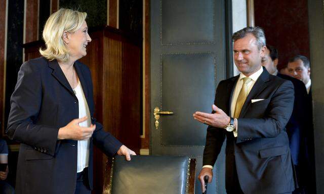 Die französische Rechtspopulistin Marine Le Pen mit Norbert Hofer (FPÖ)