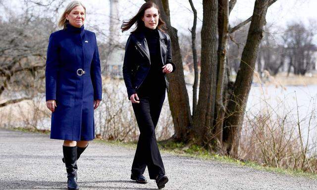 Sanna Marin (r.) war bei und Schwedens Premierministerin, Magdalena Andersson (l.) in Stockholm.