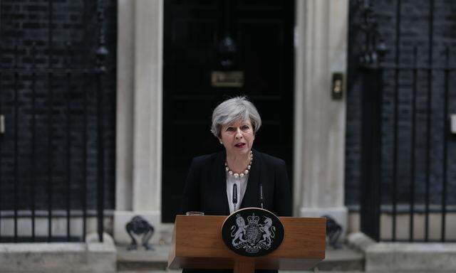„Unsere Werte, unser Land und unsere Lebensart werden immer siegen“, erklärte die britische Premierministerin Theresa May.