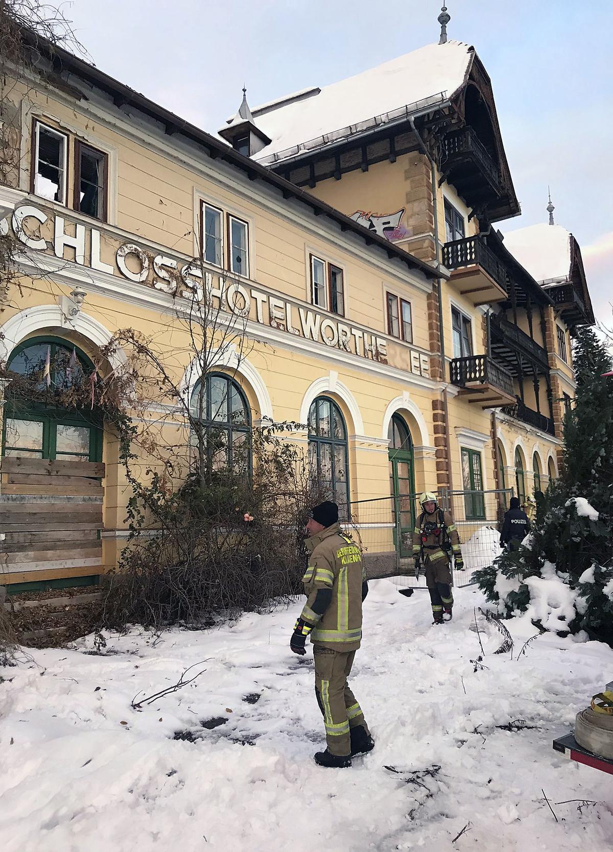 ++ HANDOUT ++ KAeRNTEN: BAUFAeLLIGES 'HOTEL WOeRTHERSEE' IN KLAGENFURTER OSTBUCHT IN BRAND