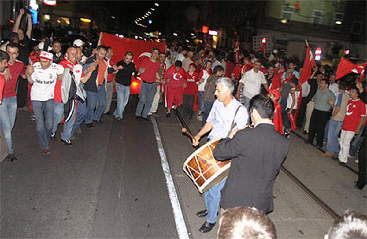 Das muss man den türkischen Fans schon lassen: Sie verstehen es zu feiern.