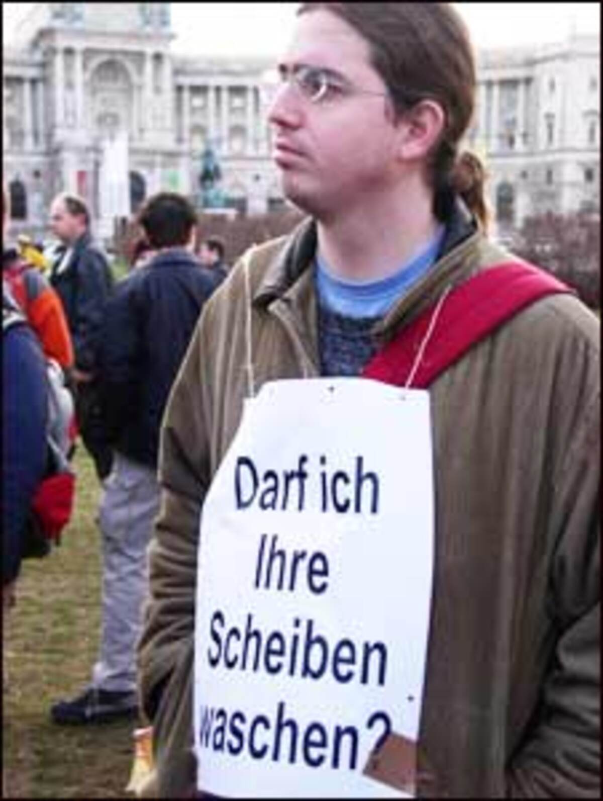 Wieder andere spielten darauf an, dass man sich die Studiengebühren laut Regierungs-Programm in Zukunft durch sogenannte "McJobs" verdienen kann.