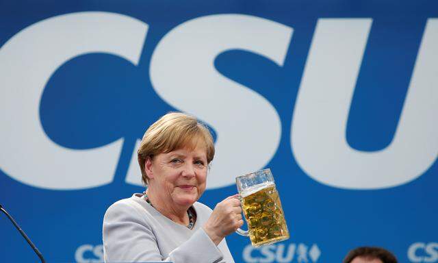 Im Bierzelt zu Trudering pochte Kanzlerin Angela Merkel auf mehr europäische Eigenständigkeit. 