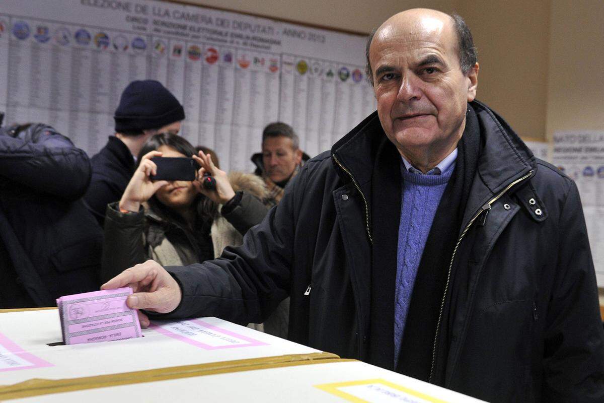 Die Italien-Wahl fiel unerwartet knapp aus: Die Sozialdemokraten unter Pier Luigi Bersani erreichten in der Abgeordnetenkammer 29,5 Prozent der Stimme. Im Senat hat jedoch kein Lager eine Mehrheit. In der Nacht auf Mittwoch sprach Bersani daher von einer "sehr heiklen Lage", die durch die Wahl entstanden sei.