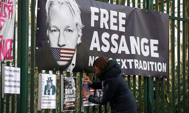 Julian Assanges Gesundheitszustand wird seit Wochen von seinen Anwälten als schlecht bezeichnet.