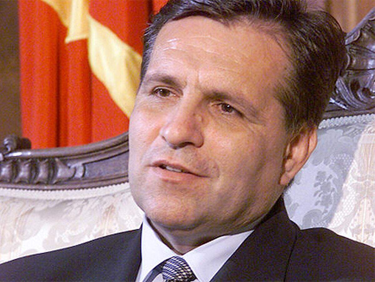 Am 26. Februar 2004 kommt der mazedonische Staatspräsident Boris Trajkovski beim Flug zu einer Wirtschaftskonferenz in die bosnische Stadt Mostar ums Leben. Trajkovskis Maschine stürzte damals in einer Gebirgsregion östlich der kroatischen Hafenstadt Dubrovnik nahe der Ortschaft Stolac ab.