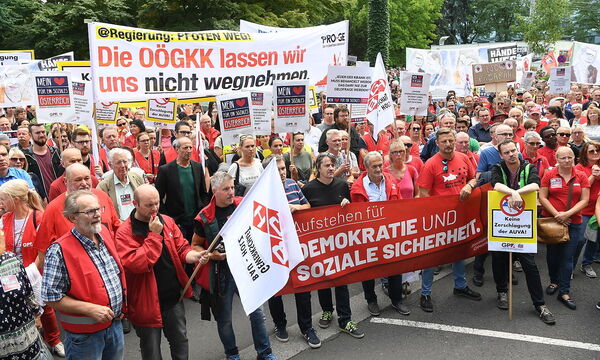 OBEROeSTERREICH: KUNDGEBUNG GPA-DJP OOe 'STERNMARSCH FUeR EIN SOZIALES OeSTERREICH' IN LINZ