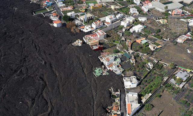 Ein weiterer Lavastrom bedroht Siedlungsgebiete in Richtung des Ortes La Laguna, der schon vor Wochen geräumt wurde.