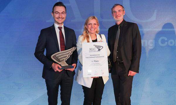 Internationaler Sieger Silhouette: CMO Michael Schmied, Communication-Managerin Anja Strejcek und COO Thomas Windischbauer (v.l.).                      