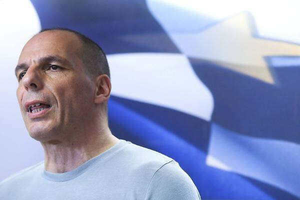 Noch am Abend des 5. Juni war von einem Rücktritt nicht die Rede: Varoufakis trat mit stolzgeschwellter Brust vor die Mikrofone und sagte: "Ab morgen wird Europa seine Wunden lecken." Gleichwohl gebe das Nein der Regierung "ein Werkzeug, dass uns dazu dient, unseren europäischen Partnern die Hand zu reichen". Doch diese wollten offenbar nicht mehr. &gt;&gt;&gt; Die Rücktrittserklärung im Wortlaut