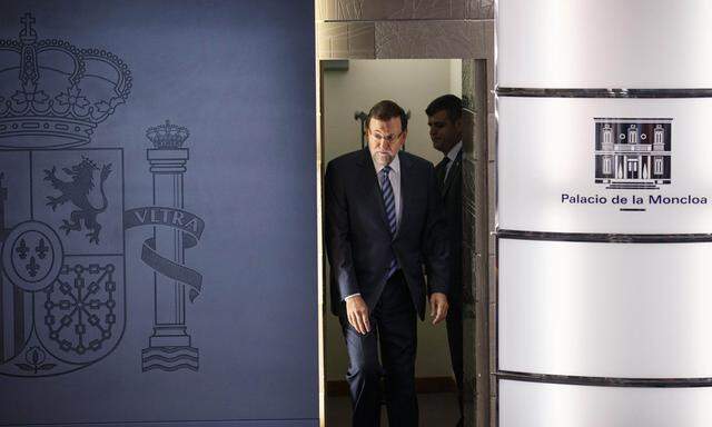 Spain´s Prime Minister Mariano Rajoy arrives for a news conference at Moncloa palace in Madrid