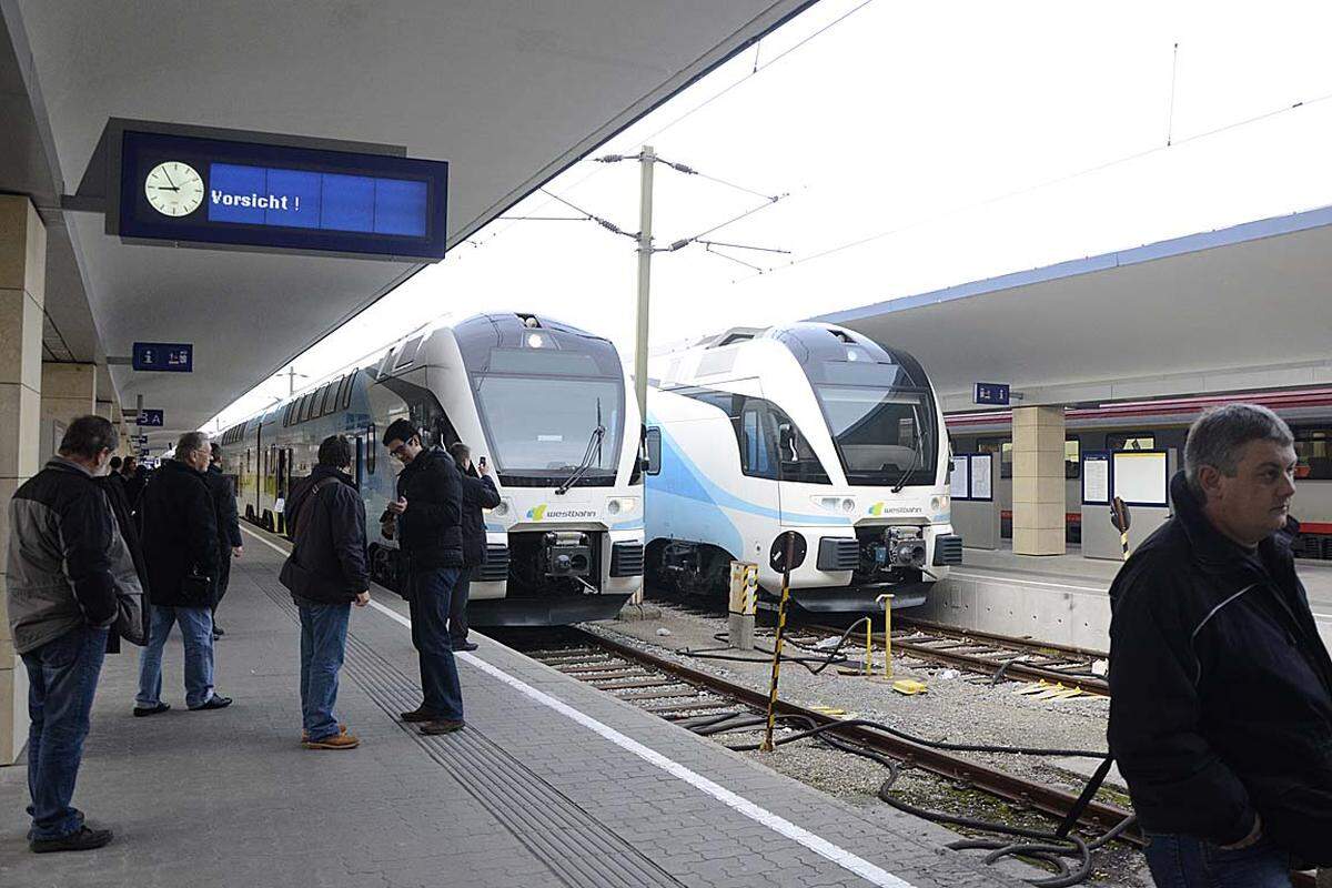 Weiter: Bilder von der Westbahn-ProbefahrtIm Bild: Zwei Westbahn-Züge am Wiener Westbahnhof