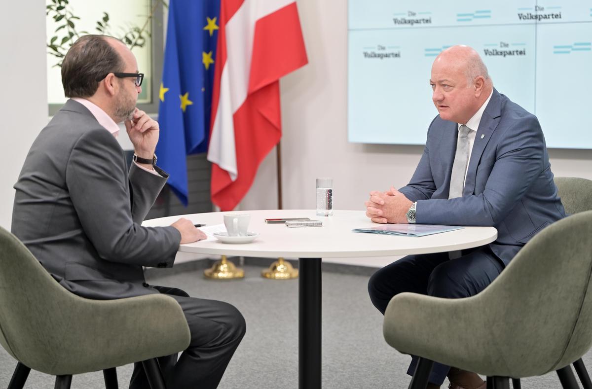 Christian Stocker (r.) im Interview mit „Presse“-Innenpolitikchef Oliver Pink.