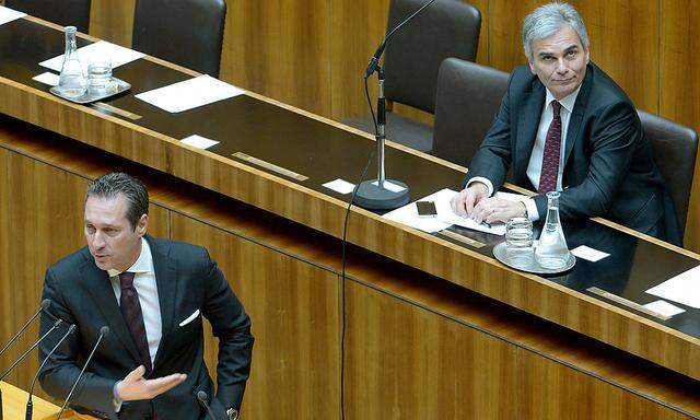 Bild aus dem Jahr 2013: Strache und Faymann im Nationalrat 