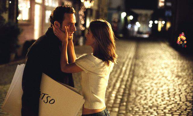 LOVE ACTUALLY, Andrew Lincoln, Keira Knightley, 2003, (c) Universal/courtesy Everett Collection Universal/Courtesy Evere