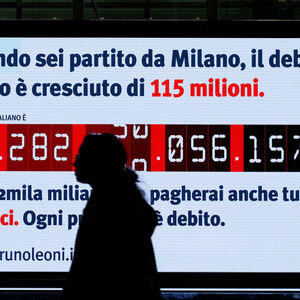 Italien sitzt auf Schulden von über 130 Prozent des Bruttoinlandsprodukts. 