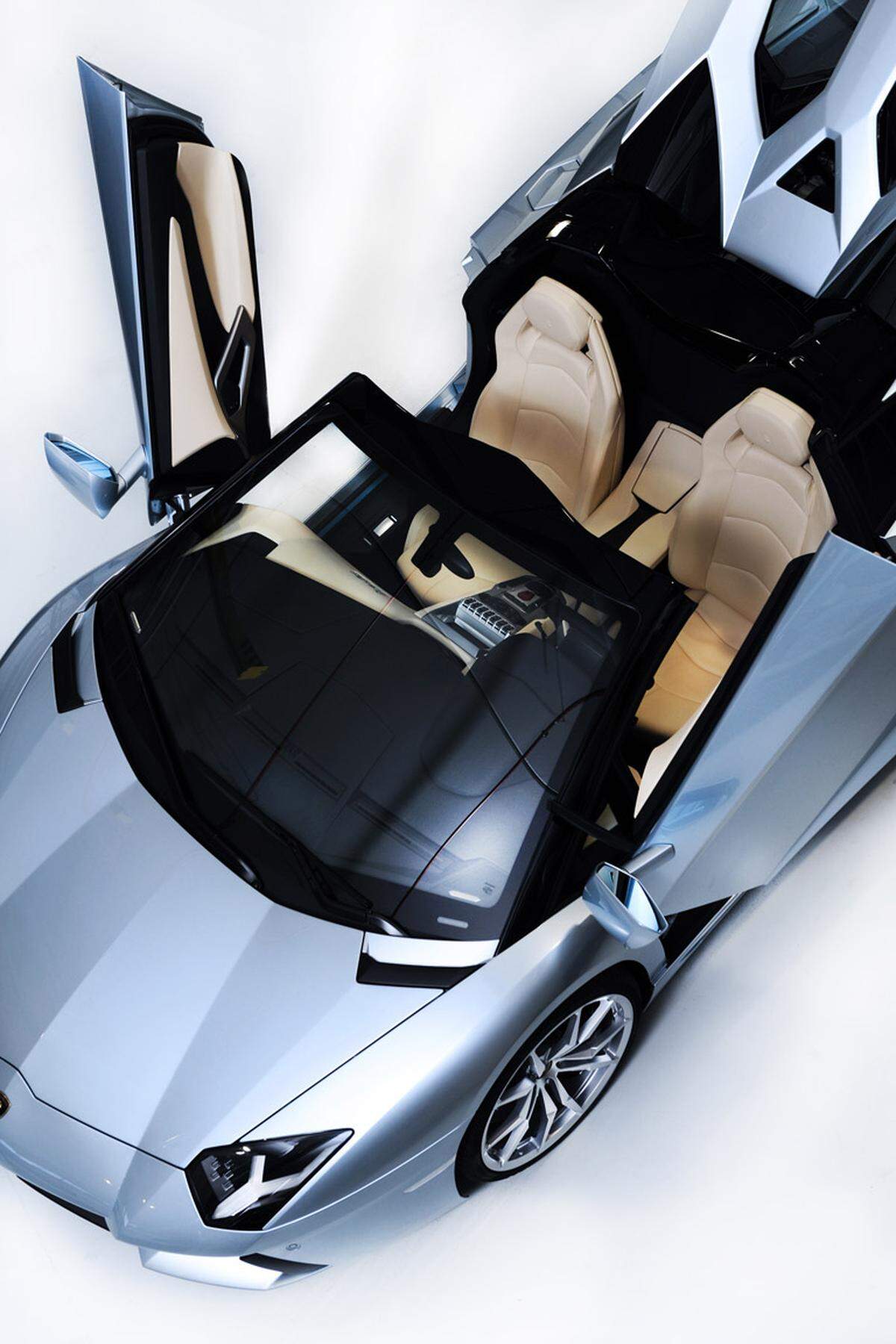 Der Supersportwagen Lamborghini Aventador LP 700-4 wurde 2011 beim Autosalon in Genf vorgestellt.