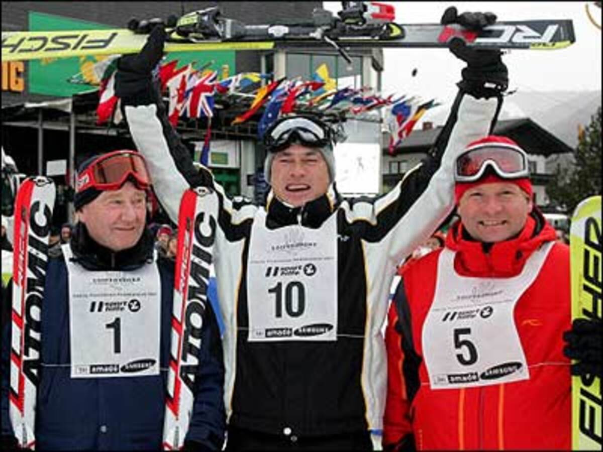 Unter dem Motto "Prominente fahren für die Sieger von morgen" nahmen bekannte Persönlichkeiten aus Sport, Wirtschaft, Politik und Gesellschaft wie Toni Polster (Mitte), ...