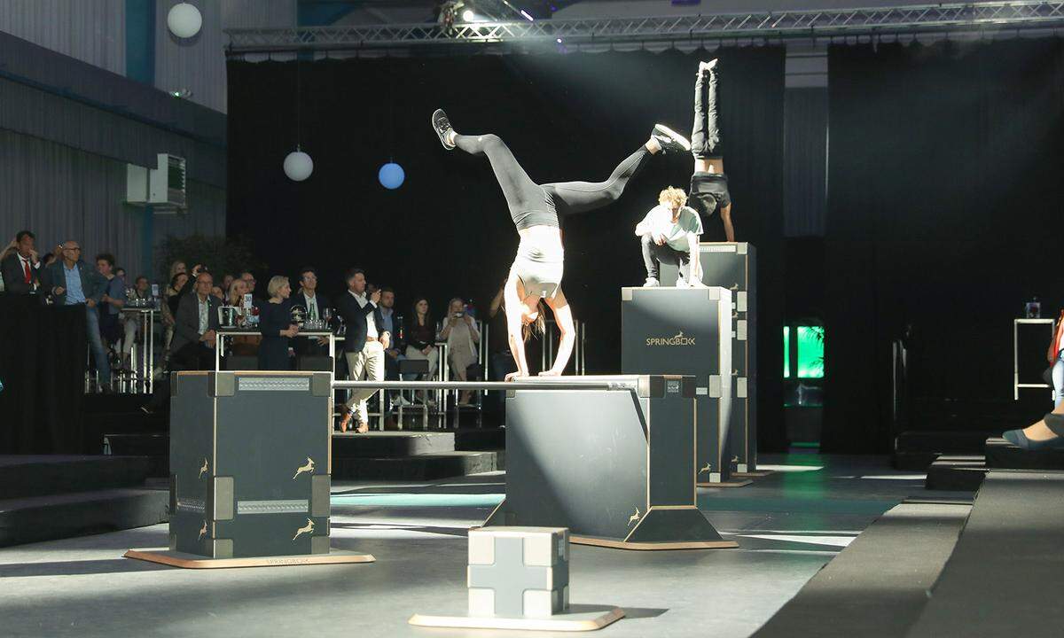 Parkour One &amp; Ape Academy sorgten für akrobatische Showeinlagen.