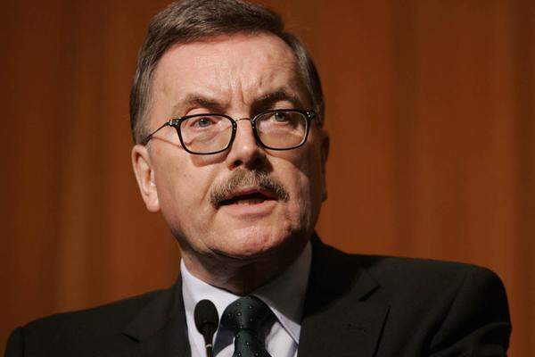 EZB-Chefvolkswirt Jürgen Stark wehrt sich gegen eine Panikmache vor einer Pleite Griechenlands.